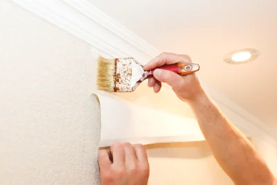 Pose de papier peint à Eancé — revêtements muraux et toiles de verre
